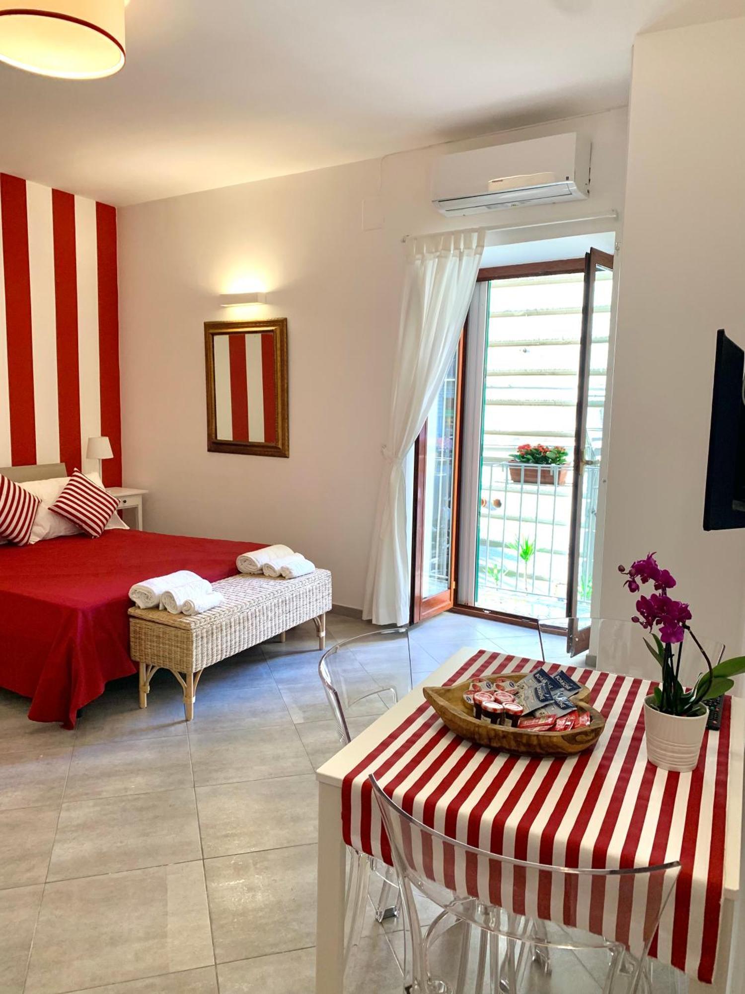 Casa Giulia, Nuovo Appartamento In Centro! Napoli Eksteriør billede
